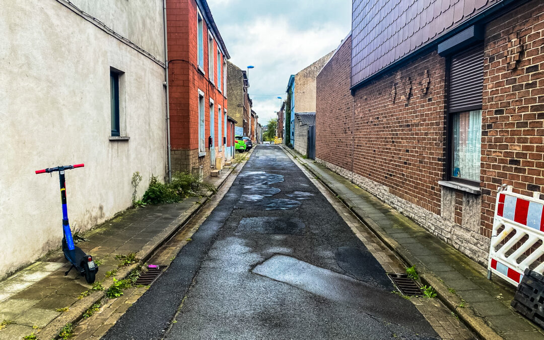 Réfection de la Rue du Camp de Moscou à Dampremy : un nouveau revêtement pour une meilleure circulation